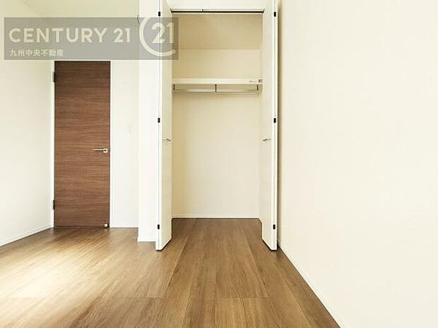 【クローゼット】お部屋ごとに設けた収納は住みやすさへのこだわりです。