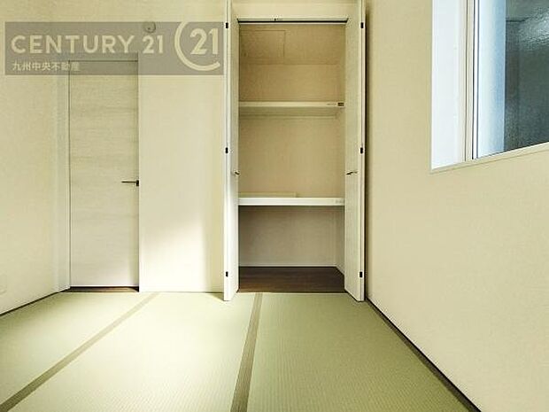 【押入】デッドスペースを作らず空間を無駄なく使うことのできる奥行きがあります。