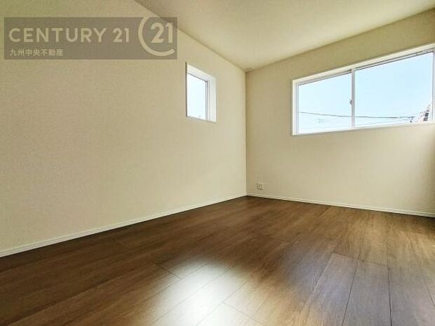 【洋室】家族一人ひとりの大切なプライベート空間。趣味に合わせて使って頂けるようシンプルに仕上げてあります。