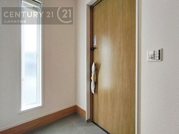 【玄関】玄関をスッキリに見せるために、シューズボックスを設置しました。オシャレは足元から。