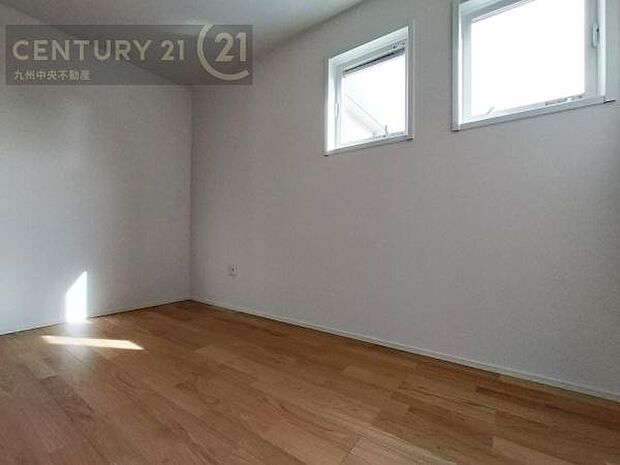 【子供部屋】学習机やベッドの配置がしやすい空間です。