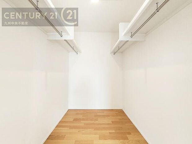 【ウォークインクローゼット】大型収納で片付け安心、生活にゆとりができ、お部屋もスッキリします。