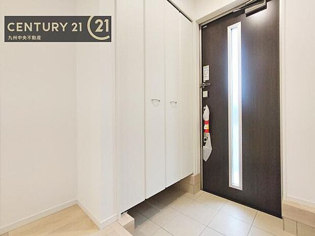 【玄関】玄関をスッキリに見せるために、シューズボックスを設置しました。オシャレは足元から。