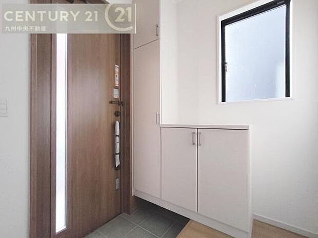 【玄関】玄関をスッキリに見せるために、シューズボックスを設置しました。オシャレは足元から。