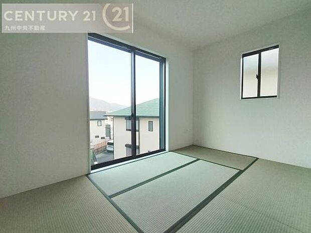 【和室】あると嬉しい和室。小さなお子様の遊ぶスペースやお昼寝タイムにも最適です。