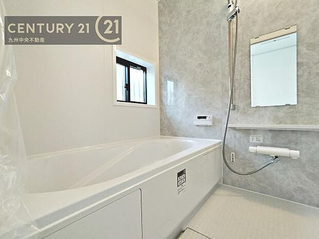 【ユニットバス】浴室暖房乾燥機付きで雨の日が多い梅雨の時期も安心です。また、冬のヒートショック対策としても活躍します。