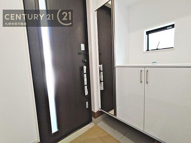 【玄関】玄関をスッキリに見せるために、シューズボックスを設置しました。オシャレは足元から。