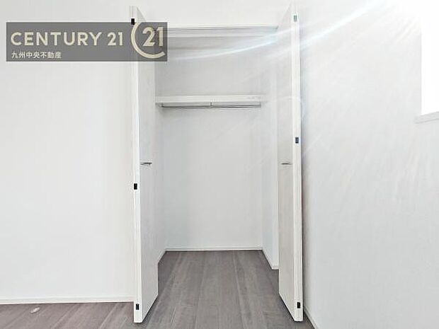 【クローゼット】お部屋ごとに設けた収納は住みやすさへのこだわりです。