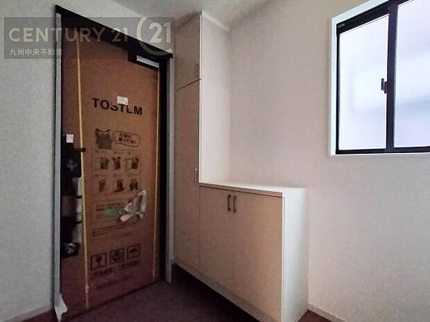 【玄関】玄関をスッキリに見せるために、シューズボックスを設置しました。オシャレは足元から。