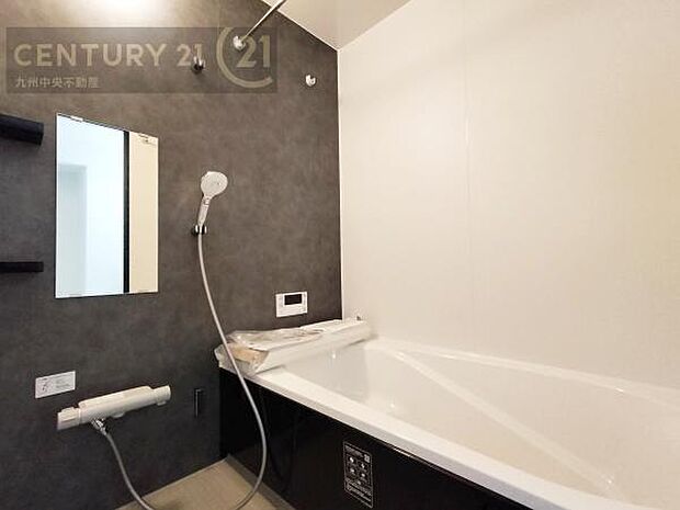 【ユニットバス】浴室暖房乾燥機付きで雨の日が多い梅雨の時期も安心です。また、冬のヒートショック対策としても活躍します。