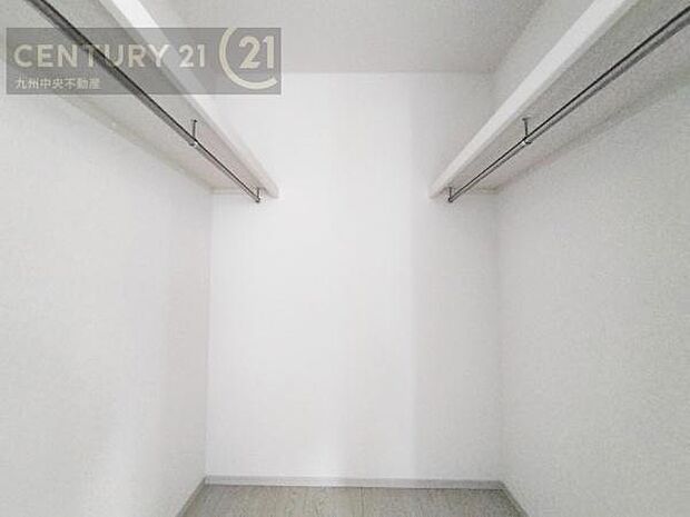 【ウォークインクローゼット】大型収納で片付け安心、生活にゆとりができ、お部屋もスッキリします。