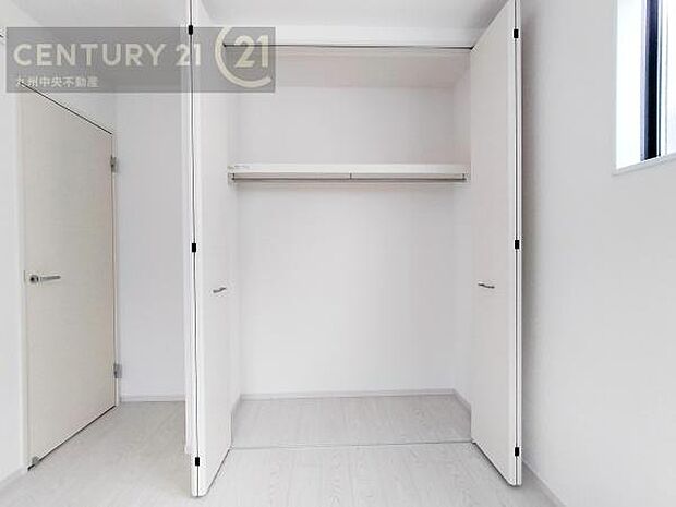 【クローゼット】お部屋ごとに設けた収納は住みやすさへのこだわりです。