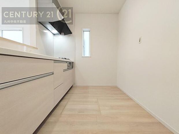 【キッチン】家族との会話を楽しめながら、お子様を見守りながら、お料理をすることができます。