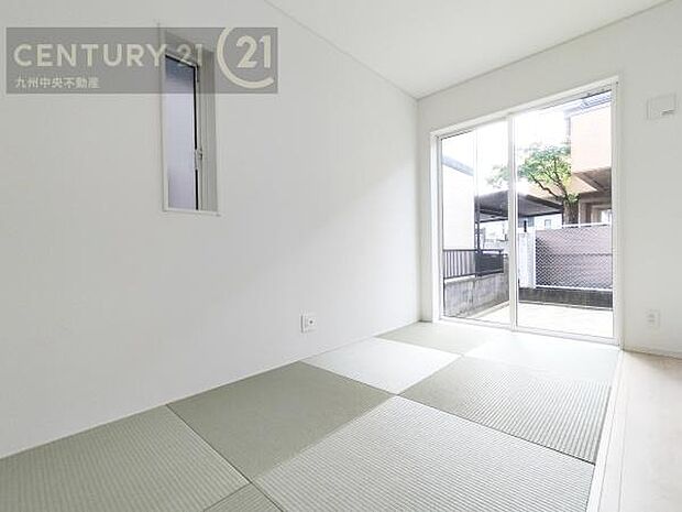 【和室】あると嬉しい和室。小さなお子様の遊ぶスペースやお昼寝タイムにも最適です。