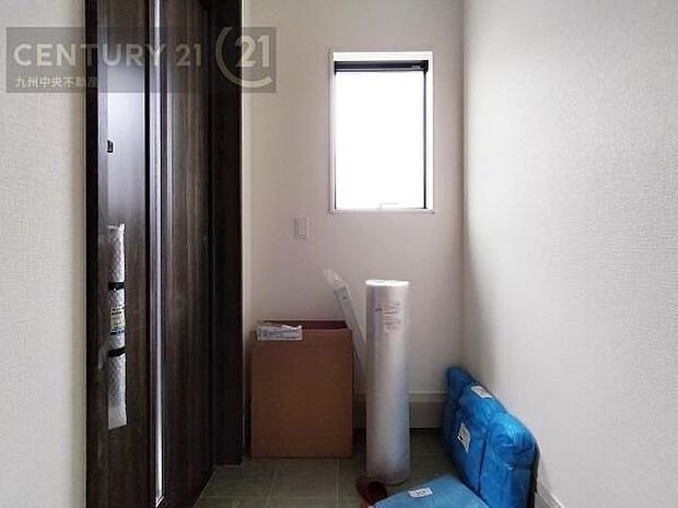 【玄関】玄関をスッキリに見せるために、シューズボックスを設置しました。オシャレは足元から。