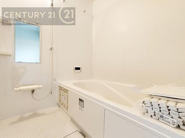 【ユニットバス】浴室暖房乾燥機付きで雨の日が多い梅雨の時期も安心です。また、冬のヒートショック対策としても活躍します。