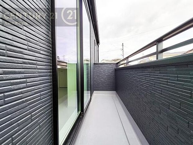 【バルコニー】日当たり良好なバルコニー。洗濯物やお布団もポッカポカに。