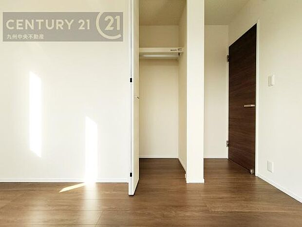 【クローゼット】お部屋ごとに設けた収納は住みやすさへのこだわりです。