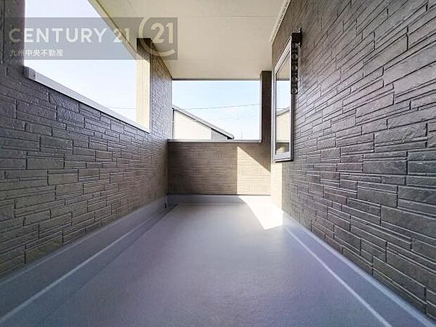 【バルコニー】広々バルコニー。日当たりも良く、洗濯物もよく乾きます。