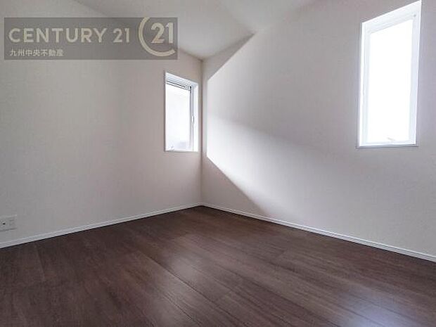 【子供部屋】学習机やベッドの配置がしやすい空間です。