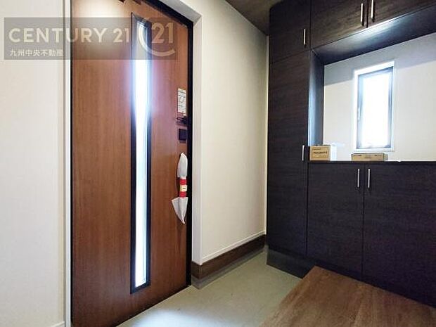 【玄関】玄関をスッキリに見せるために、シューズボックスを設置しました。オシャレは足元から。