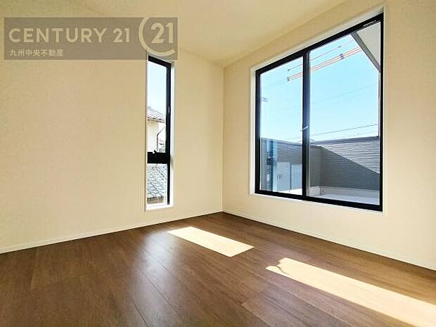 【子供部屋】学習机やベッドの配置がしやすい空間です。