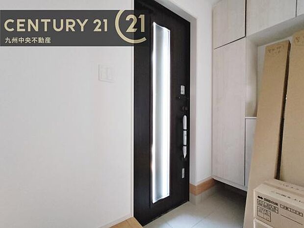 【玄関】玄関をスッキリに見せるために、シューズボックスを設置しました。オシャレは足元から。