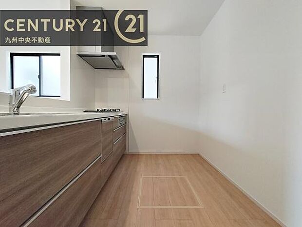 【キッチン】家族との会話を楽しみながら、お子様を見守りながら、お料理をすることができます。