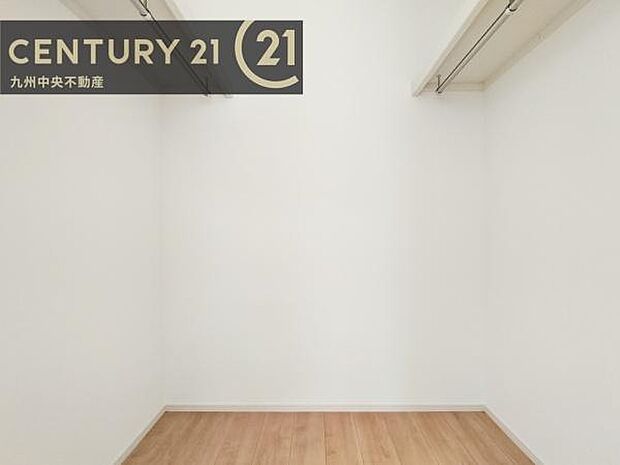 【ウォークインクローゼット】大型収納で片付け安心、生活にゆとりができ、お部屋もスッキリします。