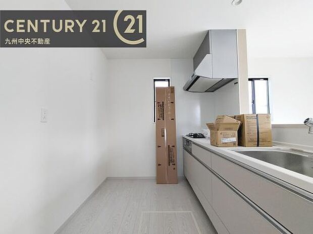 【キッチン】家族との会話を楽しめながら、お子様を見守りながら、お料理をすることができます。