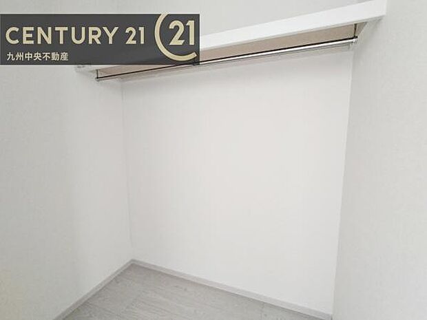 【ウォークインクローゼット】大型収納で片付け安心、生活にゆとりができ、お部屋もスッキリします。