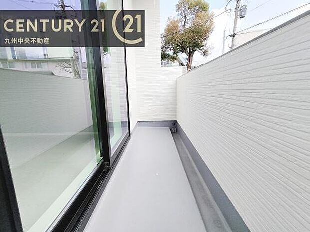 【バルコニー】日当たり良好なバルコニー。洗濯物やお布団もポッカポカに。