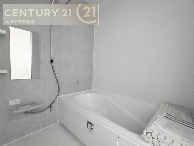 【ユニットバス】浴室暖房乾燥機付きで雨の日が多い梅雨の時期も安心です。また、冬のヒートショック対策としても活躍します。