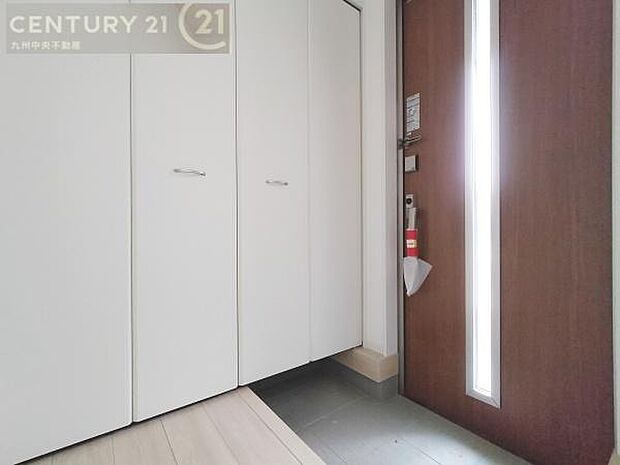 【玄関】玄関をスッキリに見せるために、シューズボックスを設置しました。オシャレは足元から。