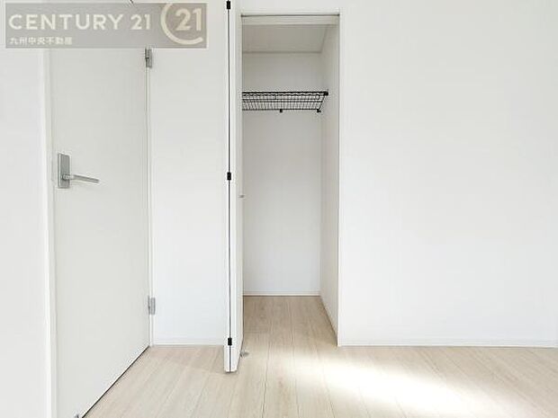 【クローゼット】お部屋ごとに設けた収納は住みやすさへのこだわりです。