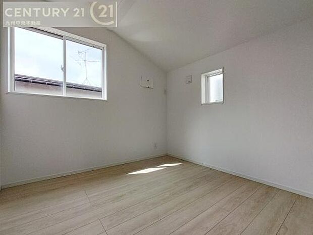 【子供部屋】学習机やベッドの配置がしやすい空間です。