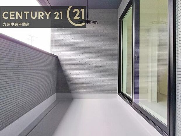 【バルコニー】広々インナーバルコニー。日当たりも良く、洗濯物もよく乾きます。