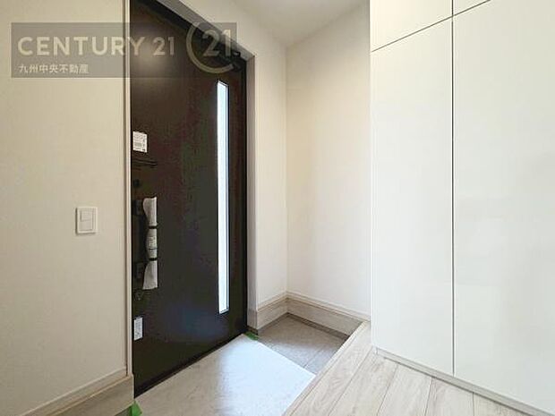 【玄関】玄関をスッキリに見せるために、シューズボックスを設置しました。オシャレは足元から。