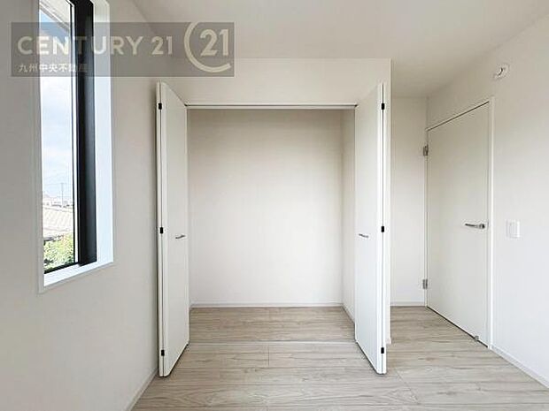 【クローゼット】お部屋ごとに設けた収納は住みやすさへのこだわりです。