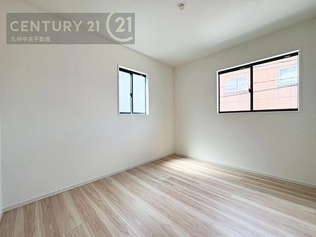 【子供部屋】学習机やベッドの配置がしやすい空間です。