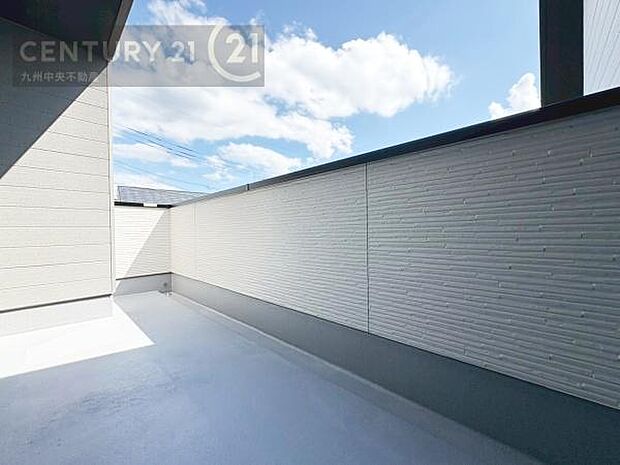 【バルコニー】日当たり良好なバルコニー。洗濯物やお布団もポッカポカに。