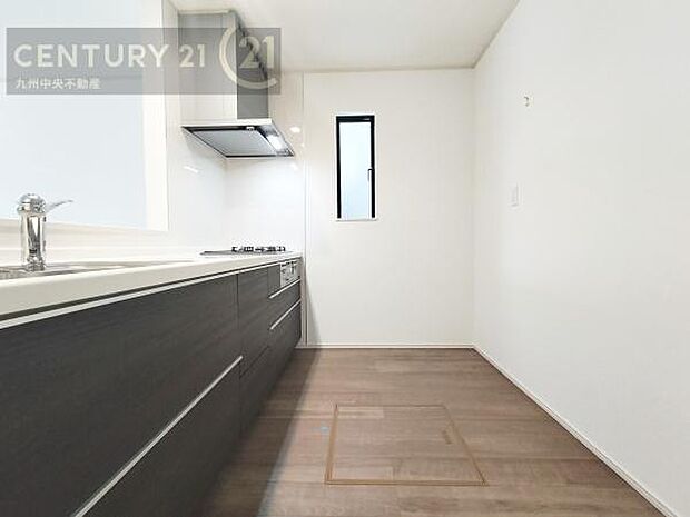 【キッチン】家族との会話を楽しみながら、お子様を見守りながら、お料理をすることができます。