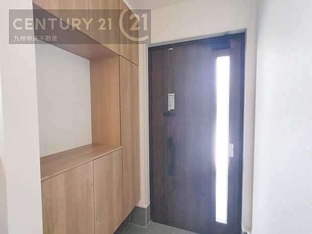 【玄関】玄関をスッキリに見せるために、シューズボックスを設置しました。オシャレは足元から。