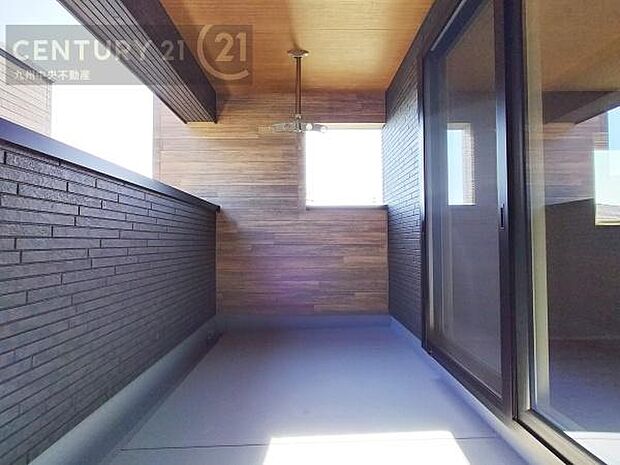 【バルコニー】広々インナーバルコニー。日当たりも良く、洗濯物もよく乾きます。