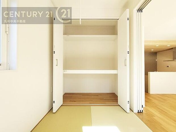 【押入】デッドスペースを作らず空間を無駄なく使うことのできる奥行きがあります。