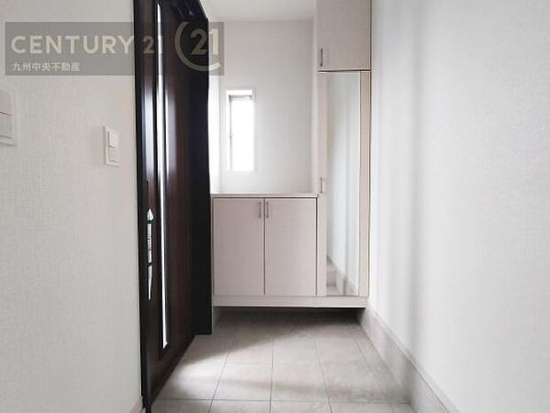 【玄関】玄関をスッキリに見せるために、シューズボックスを設置しました。オシャレは足元から。