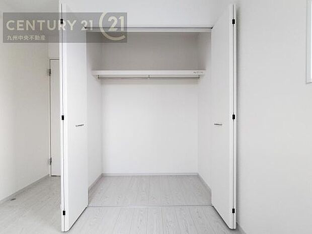 【クローゼット】お部屋ごとに設けた収納は住みやすさへのこだわりです。