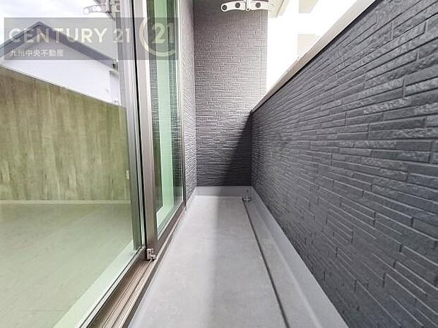 【バルコニー】日当たり良好なバルコニー。洗濯物やお布団もポッカポカに。