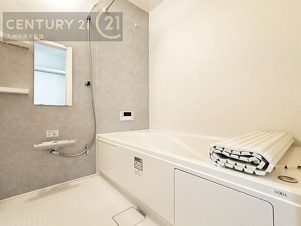 【ユニットバス】浴室暖房乾燥機付きで雨の日が多い梅雨の時期も安心です。また、冬のヒートショック対策としても活躍します。