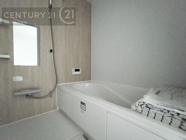 【ユニットバス】浴室暖房乾燥機付きで雨の日が多い梅雨の時期も安心です。また、冬のヒートショック対策としても活躍します。